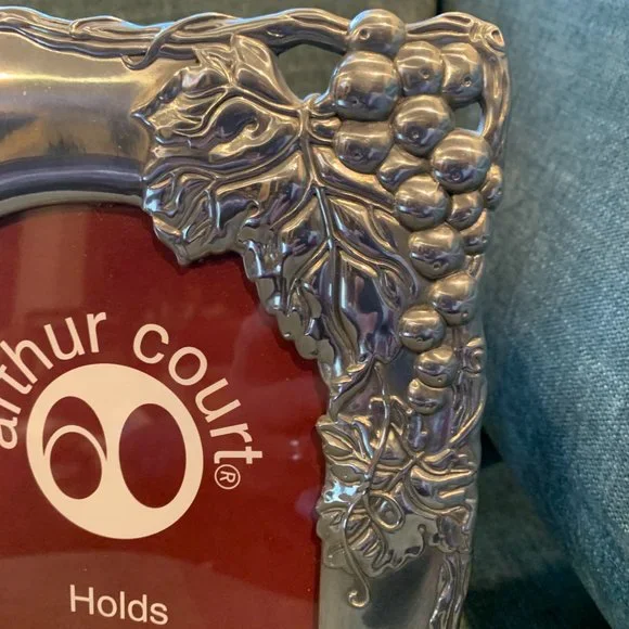 Arthur Court Aluminum Hollowware Grapes and Vines Picture Frame 5" x 7" Vintage - Picture 3 of 9